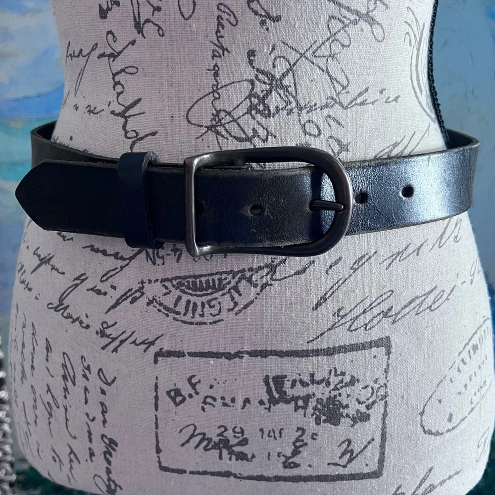 Guess 35” long, 1 1/4” wide, brown leather belt.